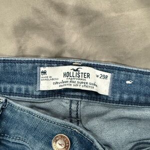 Hollister Curvy High-Rise Jeans